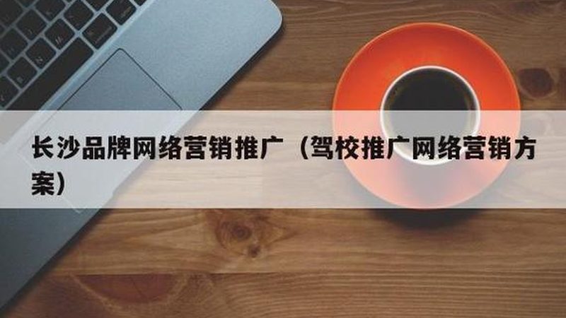 在签订加盟合同时，要仔细阅读合同条款，关注以下内容：